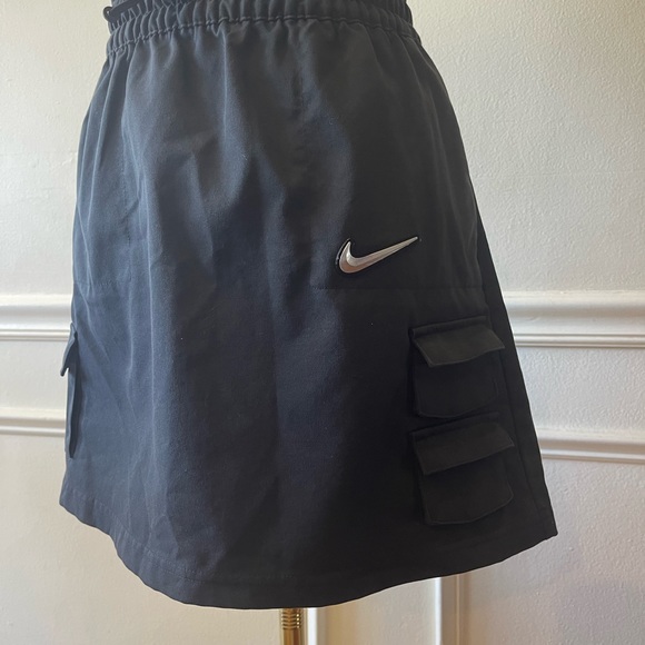 Nike Sportswear 276549 Swoosh Skirt in Black womens, Size X-Small - Picture 4 of 13